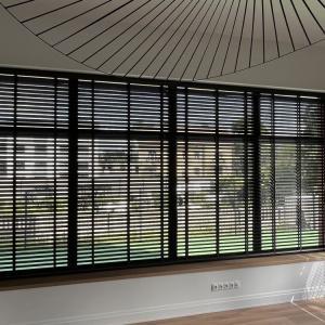 zaluzje-50mm-drewno-04