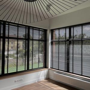 zaluzje-50mm-drewno-05