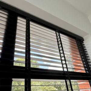 zaluzje-50mm-drewno-08