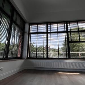 zaluzje-50mm-drewno-11