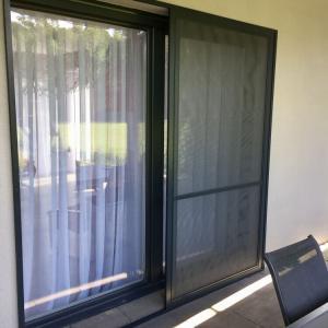 moskitiera-drzwiowa-przesuwna-07